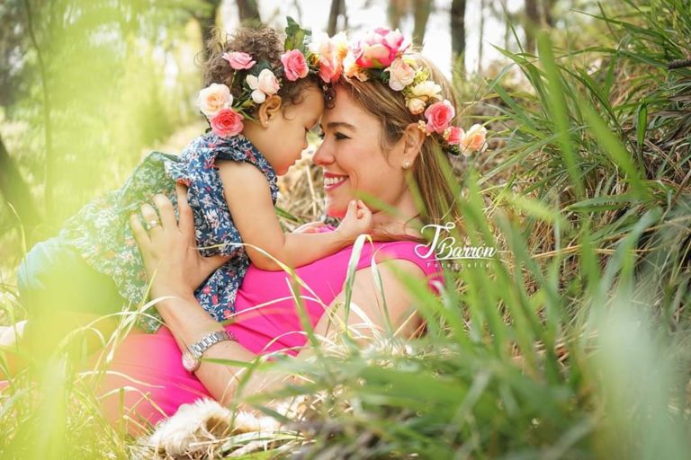 Fotografía profesional de mamá e hija - Julio Barrón Fotografía