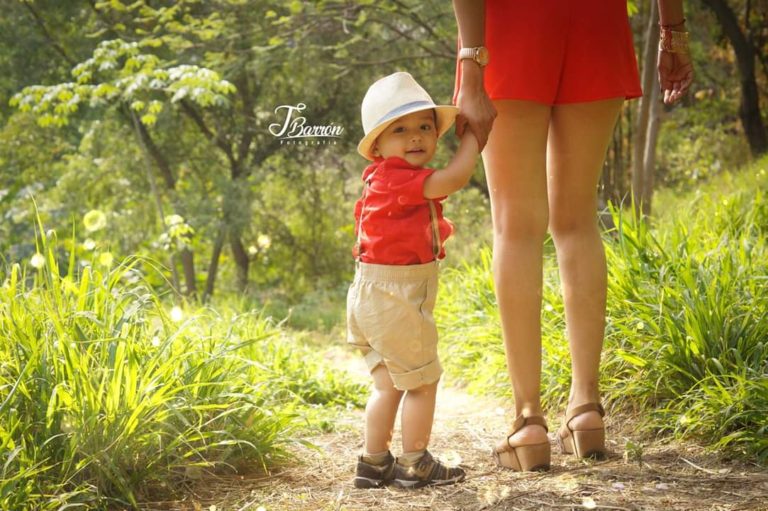 Fotografía profesional de mamá e hijo - Julio Barrón Fotografía