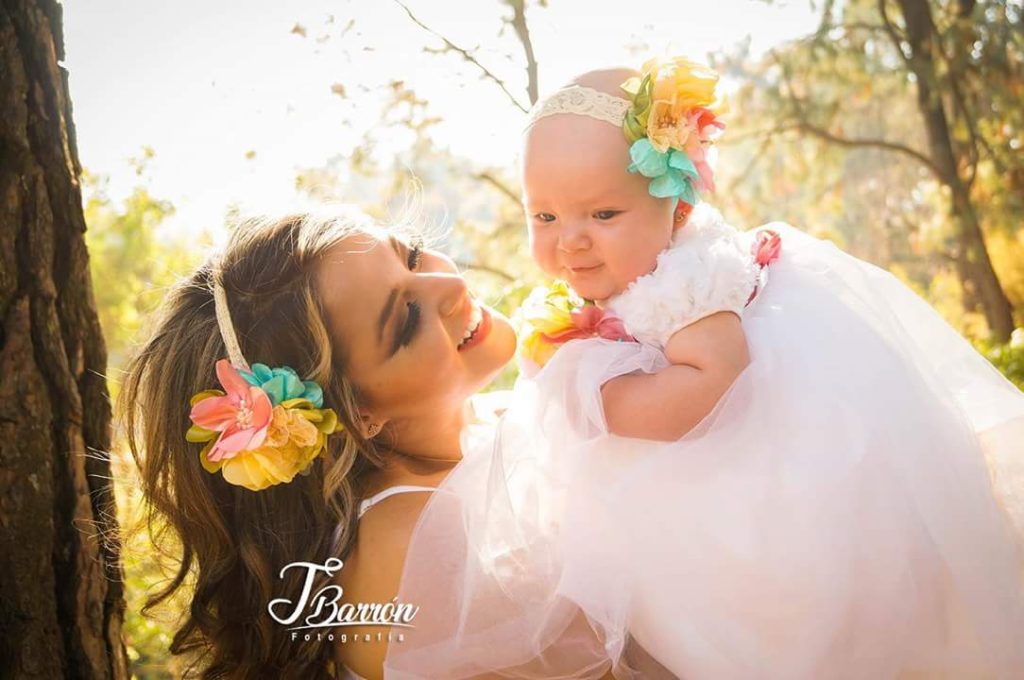 Sesión de mamá en exterior - Fotógrafo Profesional