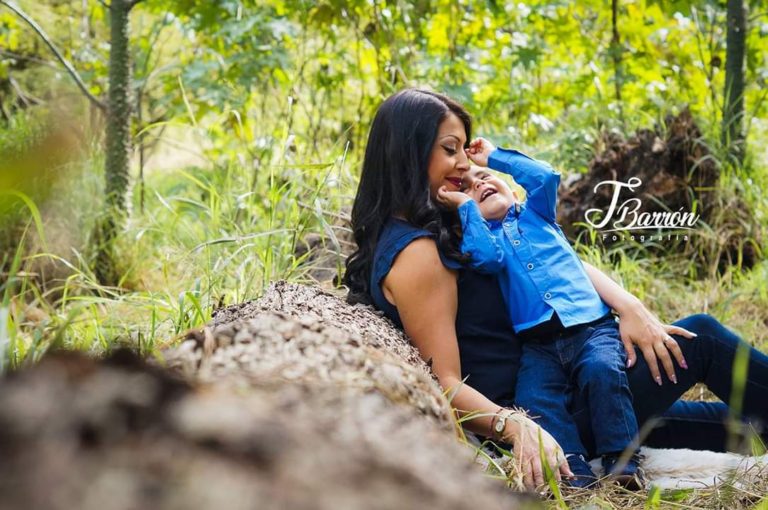 Fotografía profesional de mamá e hijo - Julio Barrón Fotografía