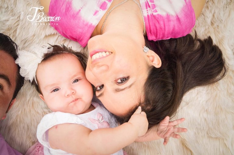 Fotografía profesional de mamá e hija - Julio Barrón Fotografía