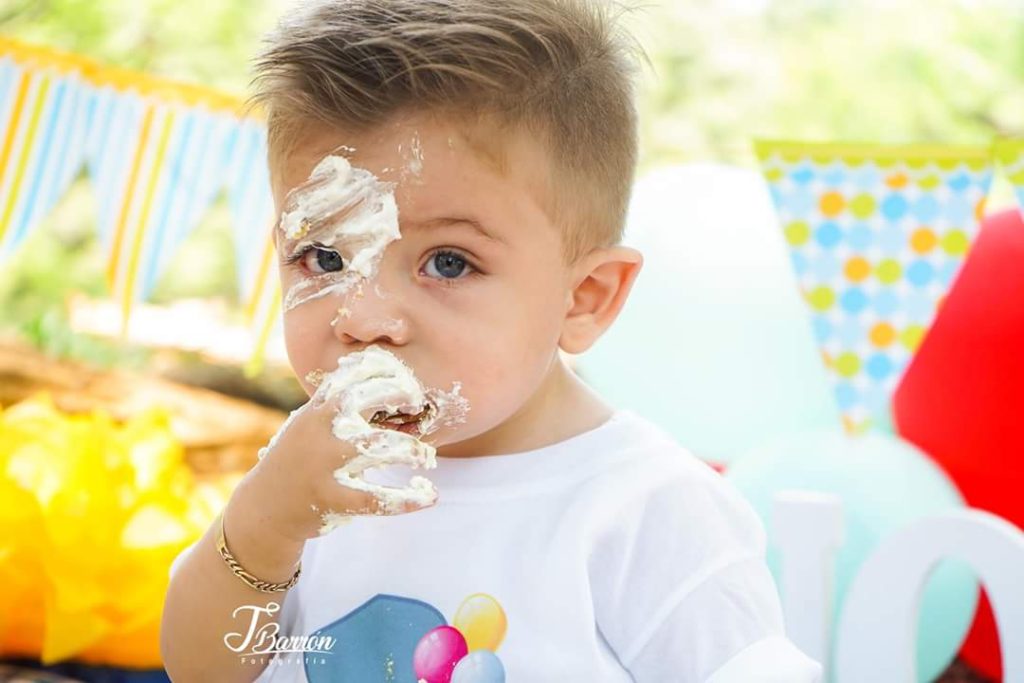 Sesión Smash Cake en exterior - Fotógrafo Profesional en Guadalajara