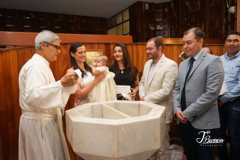 Cobertura fotográfica de ceremonia de bautizo - Fotografía Profesional