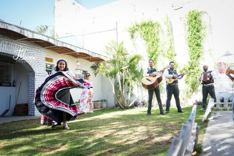 Fotografía profesional de bailable en evento de primera comunión