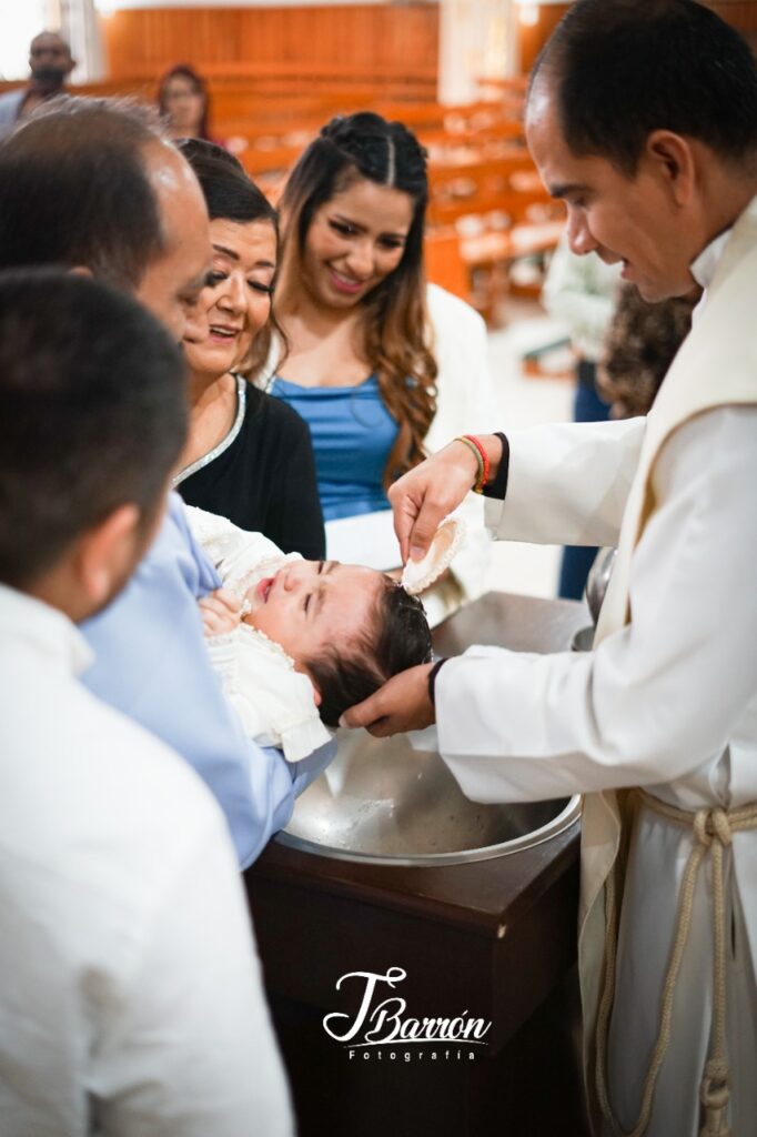 Cobertura fotográfica de ceremonia de bautizo - Fotografía Profesional