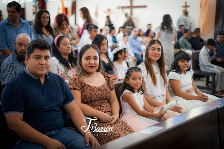 Cobertura de ceremonia de Primera Comunión en templo - Fotografía Profesional