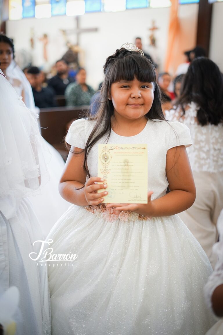 Cobertura de ceremonia de Primera Comunión en templo - Fotografía Profesional