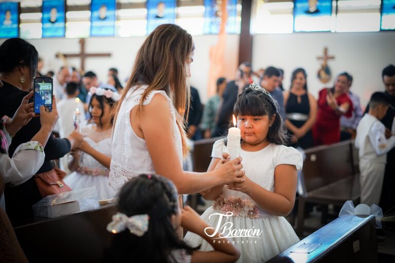 Cobertura de ceremonia de Primera Comunión en templo - Fotografía Profesional