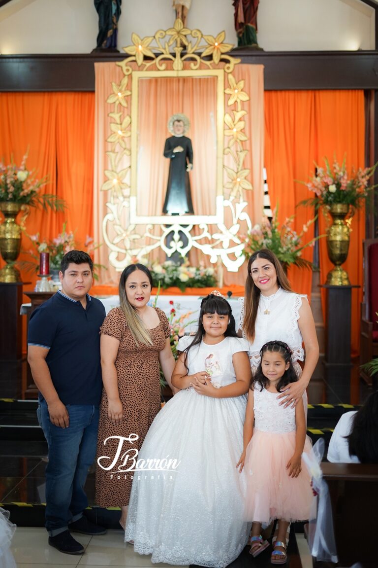 Cobertura de ceremonia de Primera Comunión en templo - Fotografía Profesional