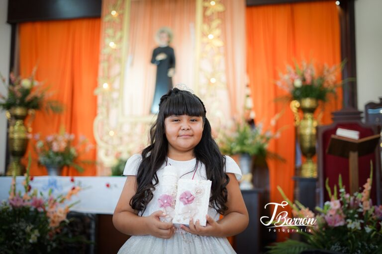 Cobertura de ceremonia de Primera Comunión en templo - Fotografía Profesional