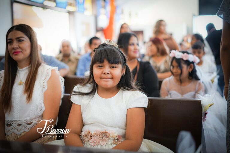 Cobertura de ceremonia de Primera Comunión en templo - Fotografía Profesional